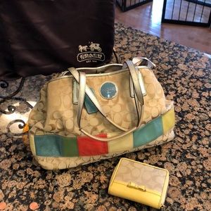 Coach set with Purse, Wallet and dustbag!! 👛👜